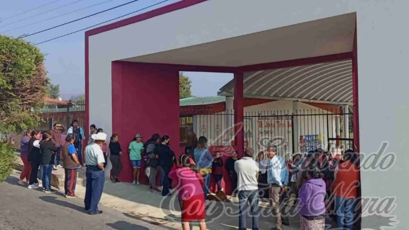 RECHAZAN IMPOSICIÓN DE MAESTRA EN CALCAHUALCO