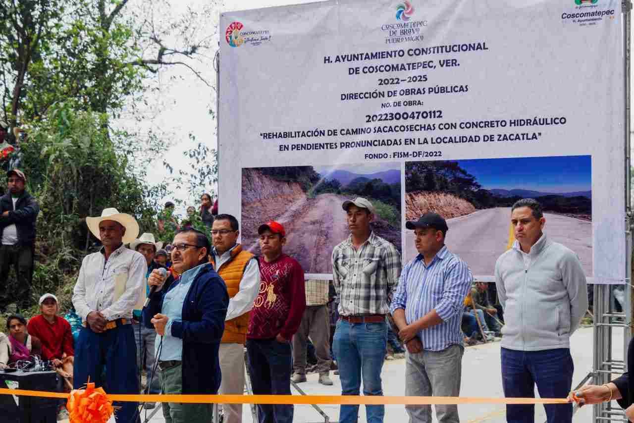 ALCALDE DE COSCOMATEPEC INAUGURA OBRA EN ZACATLA