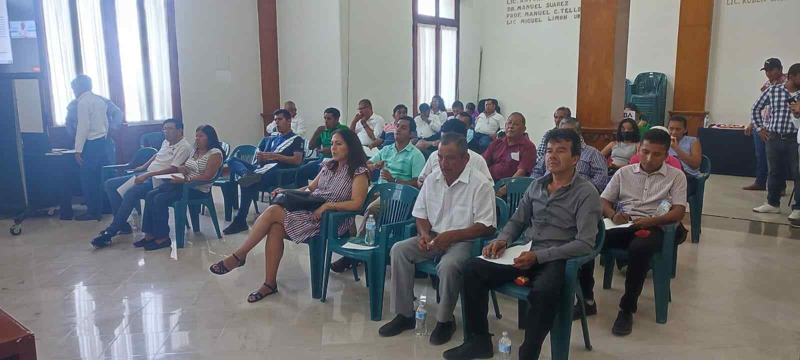 CAPACITA ORFIS A CONSEJEROS COMUNITARIOS Y FUNCIONARIOS MUNICIPALES