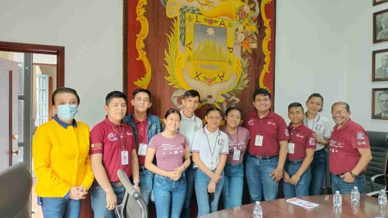 VISITAN ESTUDIANTES DE COMAPA RTV