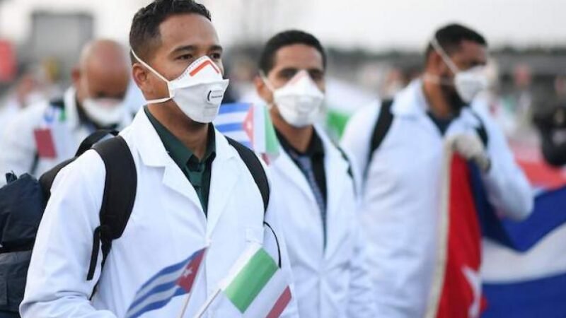 DUPLICARÁN INCORPORACIÓN DE MÉDICOS CUBANOS EN SISTEMA DE SALUD DE MÉXICO