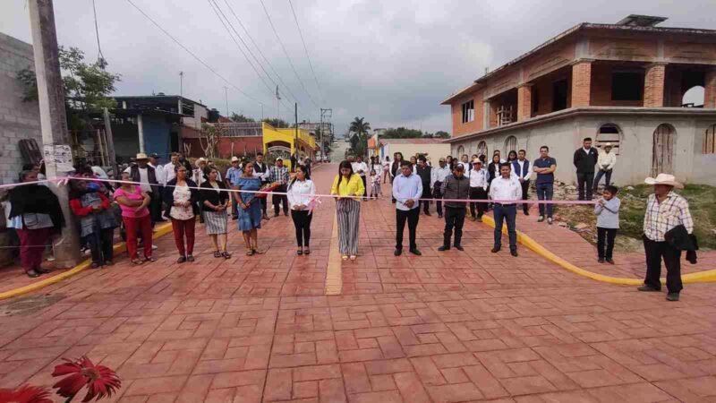 ENTREGA ALCALDESA DE CALCAHUALCO OBRAS DE PAVIMENTACIÓN