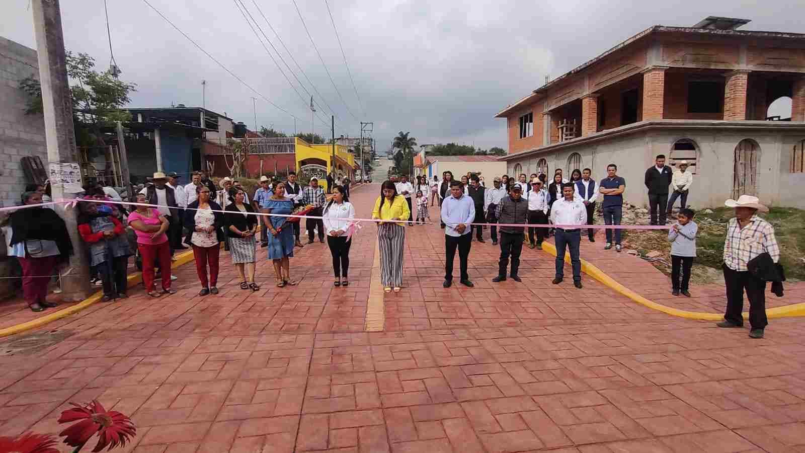 ENTREGA ALCALDESA DE CALCAHUALCO OBRAS DE PAVIMENTACIÓN