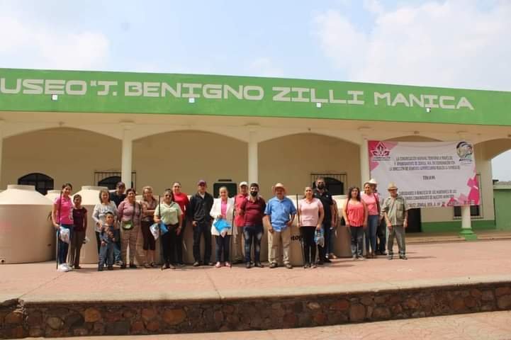 ENTREGAN DEPÓSITOS DE AGUA A FAMILIAS DE ZENTLA