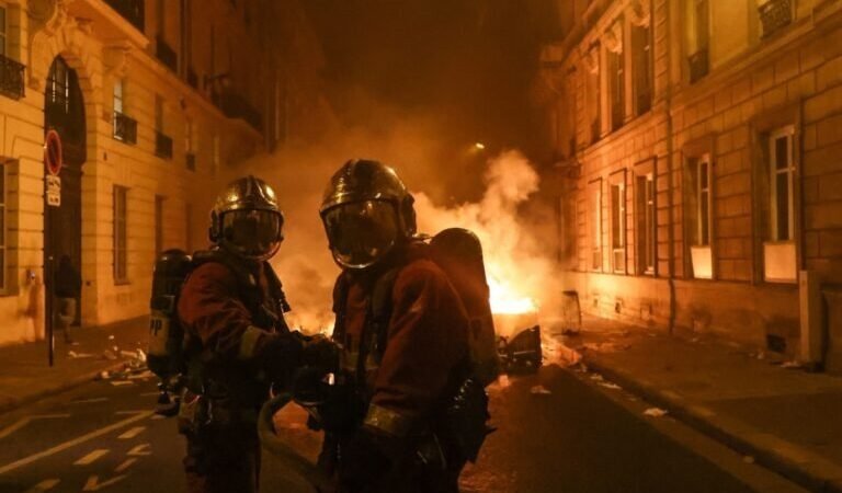 PROTESTA CONTRA REFORMA DE PENSIONES ACABA CON 120 DETENIDOS EN PARÍS