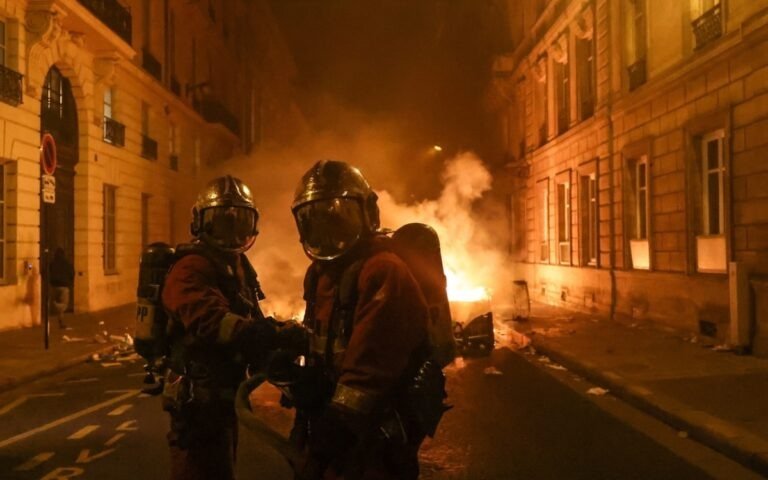 PROTESTA CONTRA REFORMA DE PENSIONES ACABA CON 120 DETENIDOS EN PARÍS