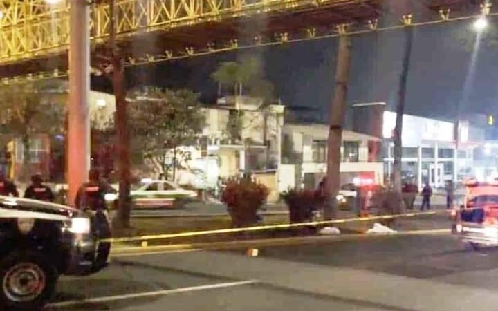 JOVEN HUYE DE RIÑA, LO ATROPELLAN Y MUERE