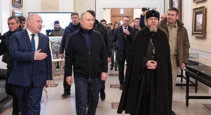 VLADIMIR PUTIN LLEGA DE VISITA A LA CIUDAD DE MARIÚPOL, TERRITORIO DE UCRANIA