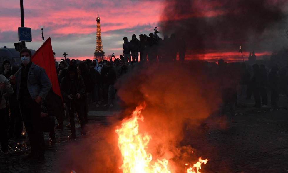 MÁS DE 300 PERSONAS DETENIDAS DURANTE PROTESTAS EN FRANCIA