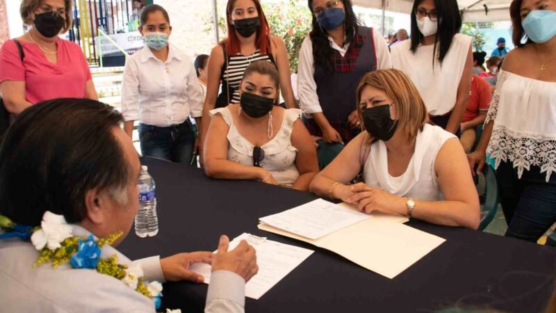 ATIENDEN A VECINOS DE LA ESMERALDA