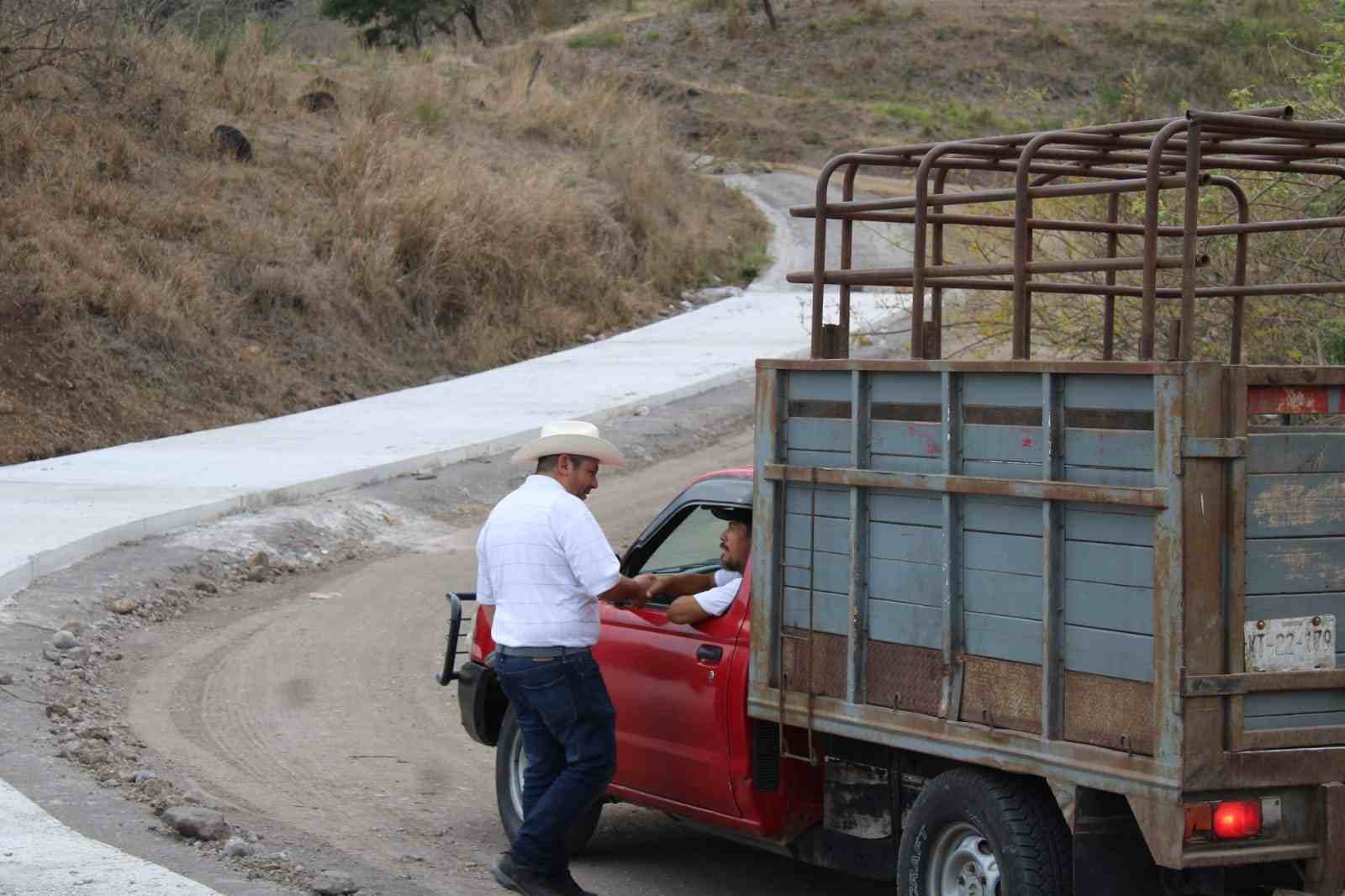 SUPERVISA ALCALDE OBRA DE PAVIMENTACIÓN