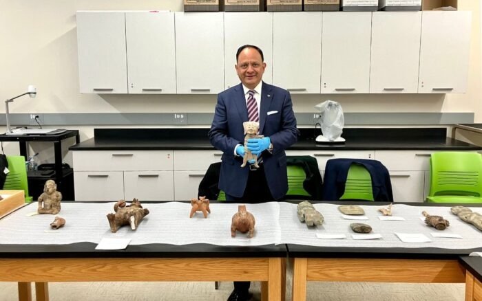 ESTADOS UNIDOS DEVUELVE LA PIEZA OLMECA MÁS BUSCADA POR MÉXICO