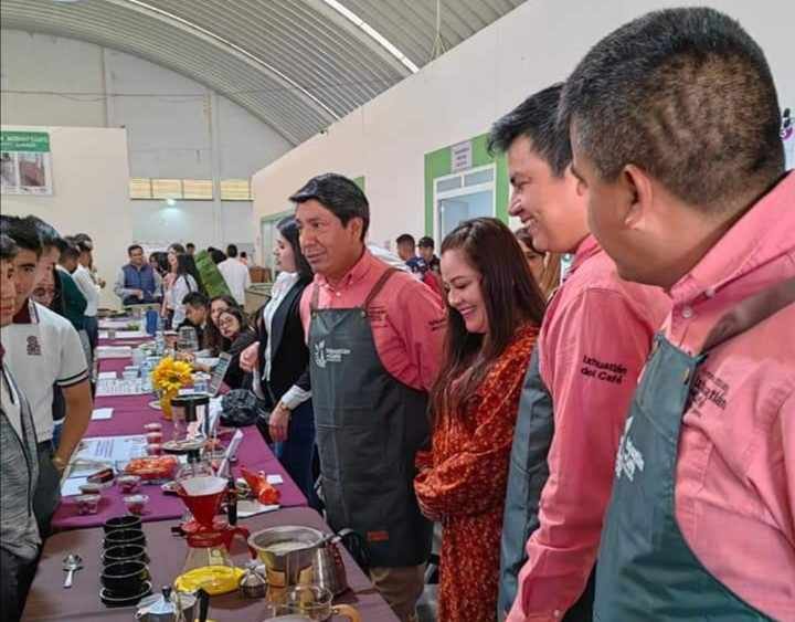 PARTICIPA IXHUATLÁN DEL CAFÉ EN FERIA PROFESIOGRÁFICA