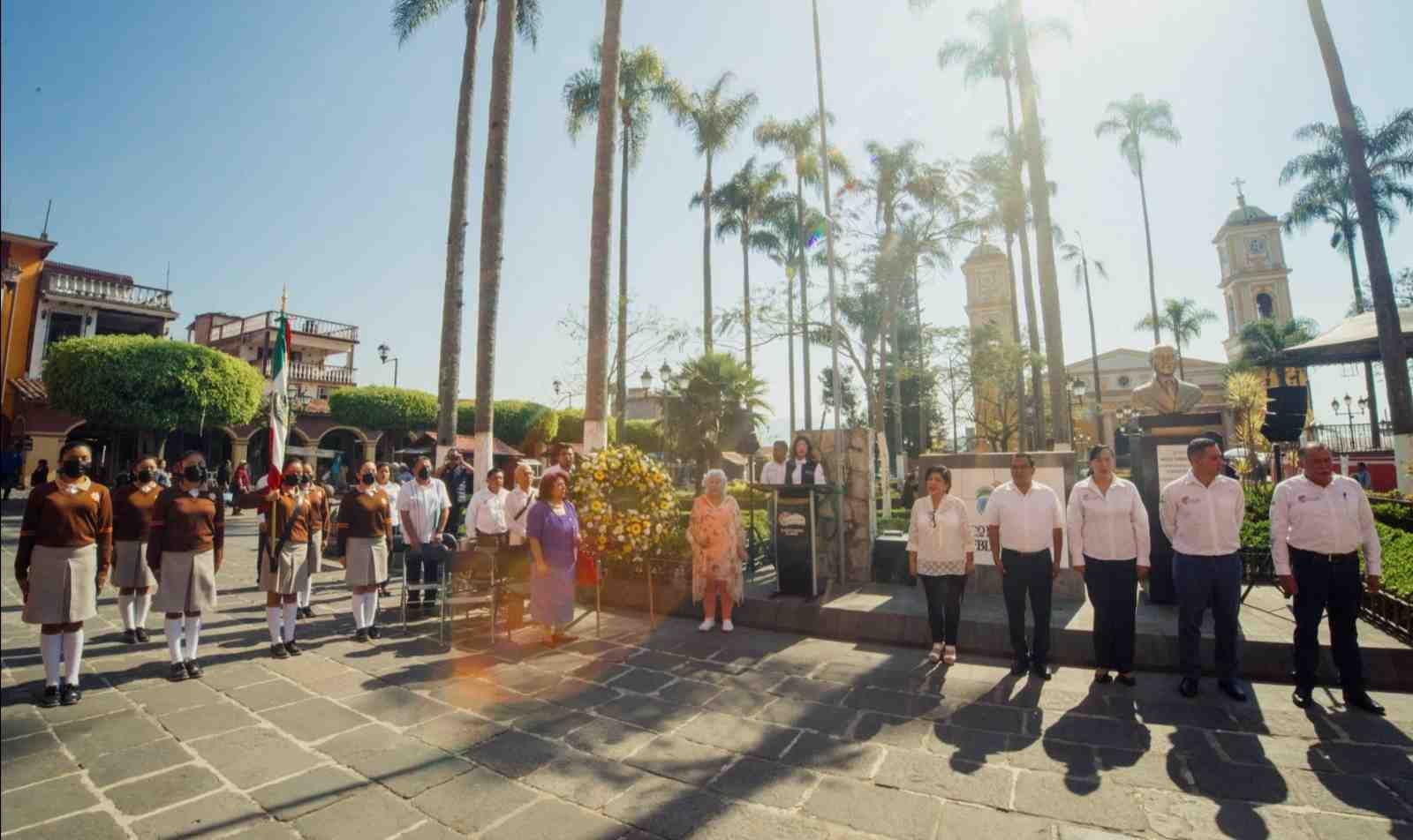 RINDEN HOMENAJE LUCTUOSO DEL DOCTOR MIGUEL DOMÍNGUEZ LOYO