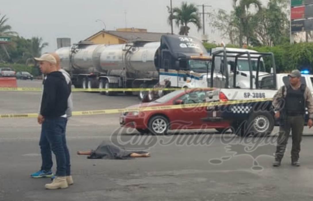 VEHÍCULO ATROPELLA Y MATA A INDIGENTE