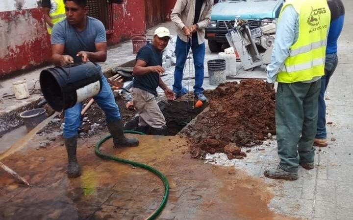CONTINÚA COMISIÓN DE AGUA CON REPARACIÓN DE FUGAS