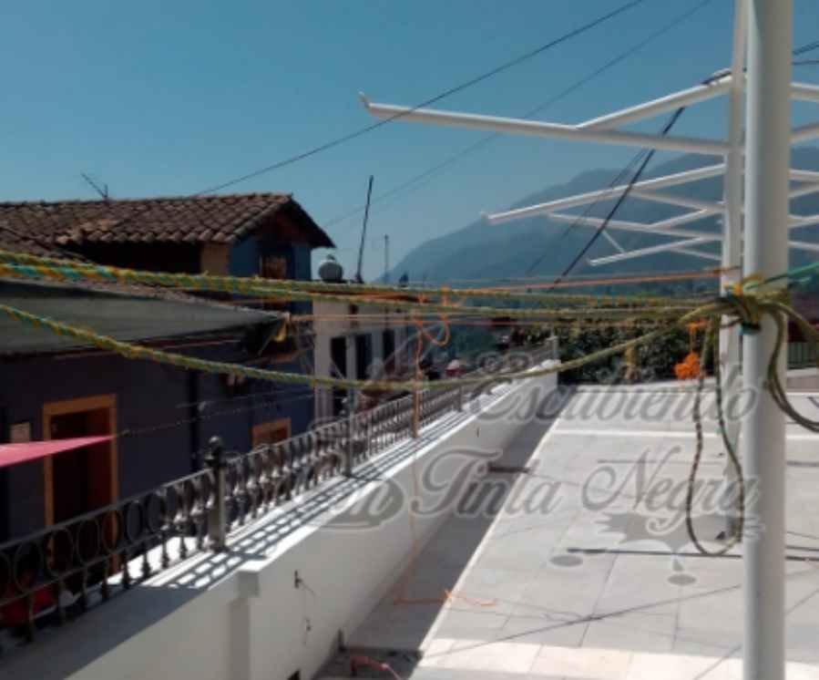 TIANGUISTAS “SE CUELGAN” DE OBRA EN PROCESO