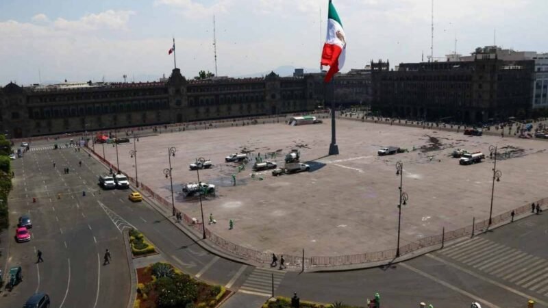 PROPONEN RENOMBRAR ZÓCALO POR SER ‘HOMENAJE’ A MONARQUÍA