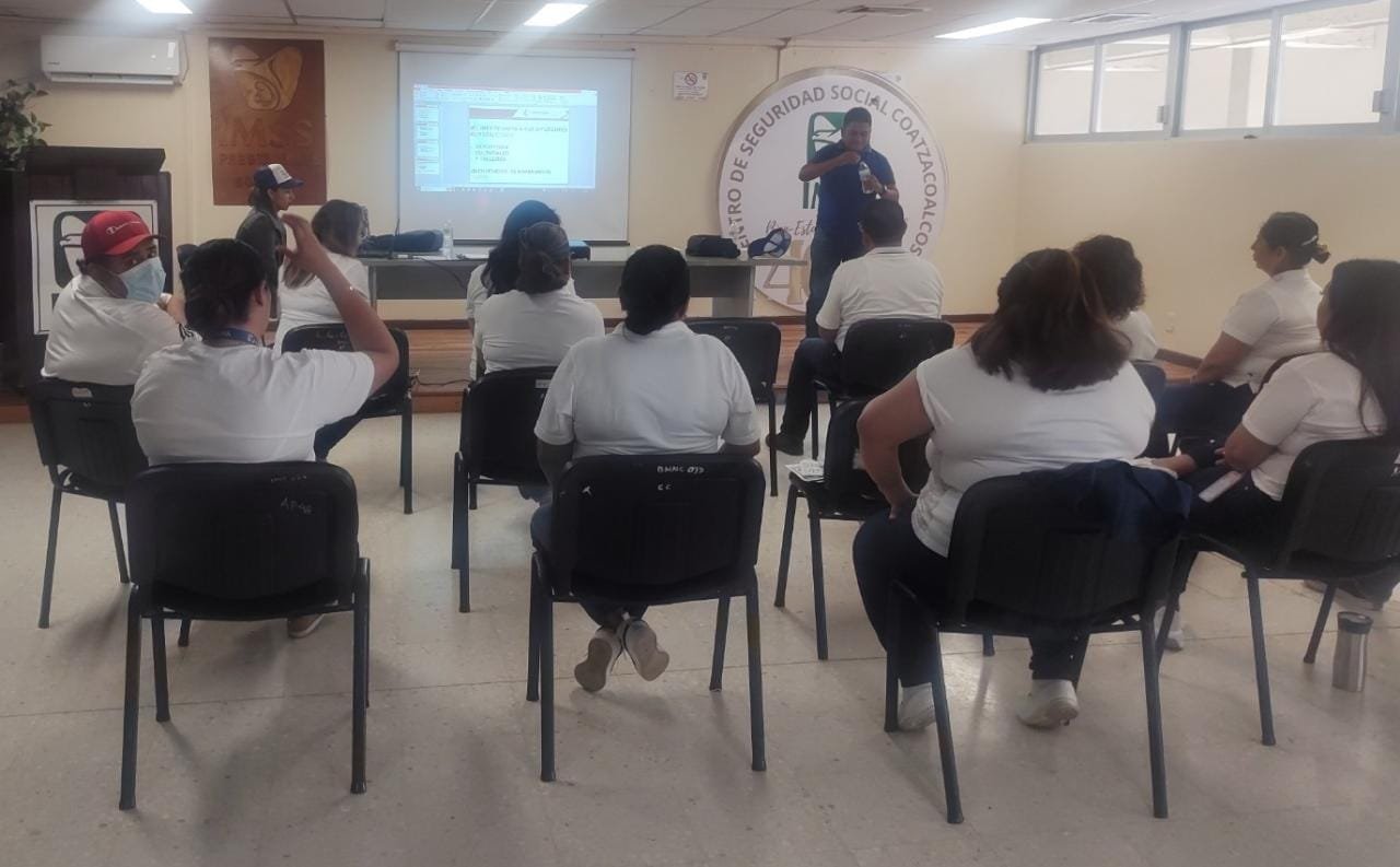 SE CAPACITA IMSS EN LENGUA DE SEÑAS