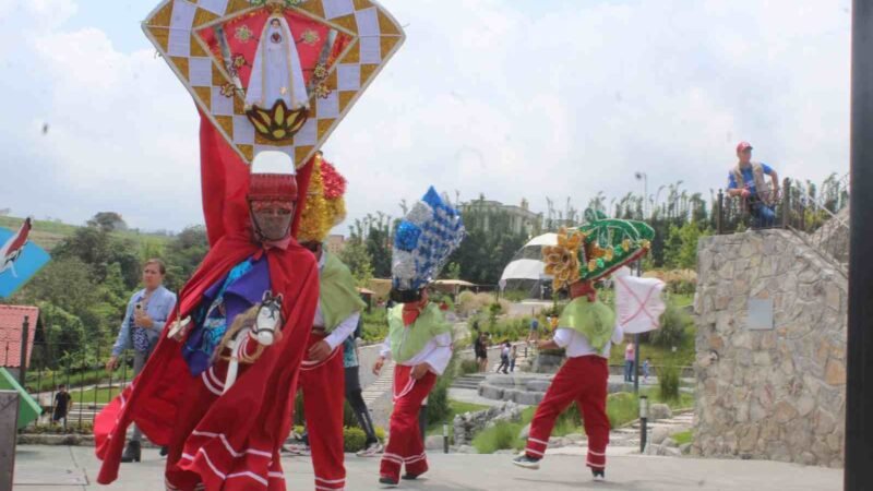 CONTINÚAN FESTEJOS EN PARQUE RECREATIVO