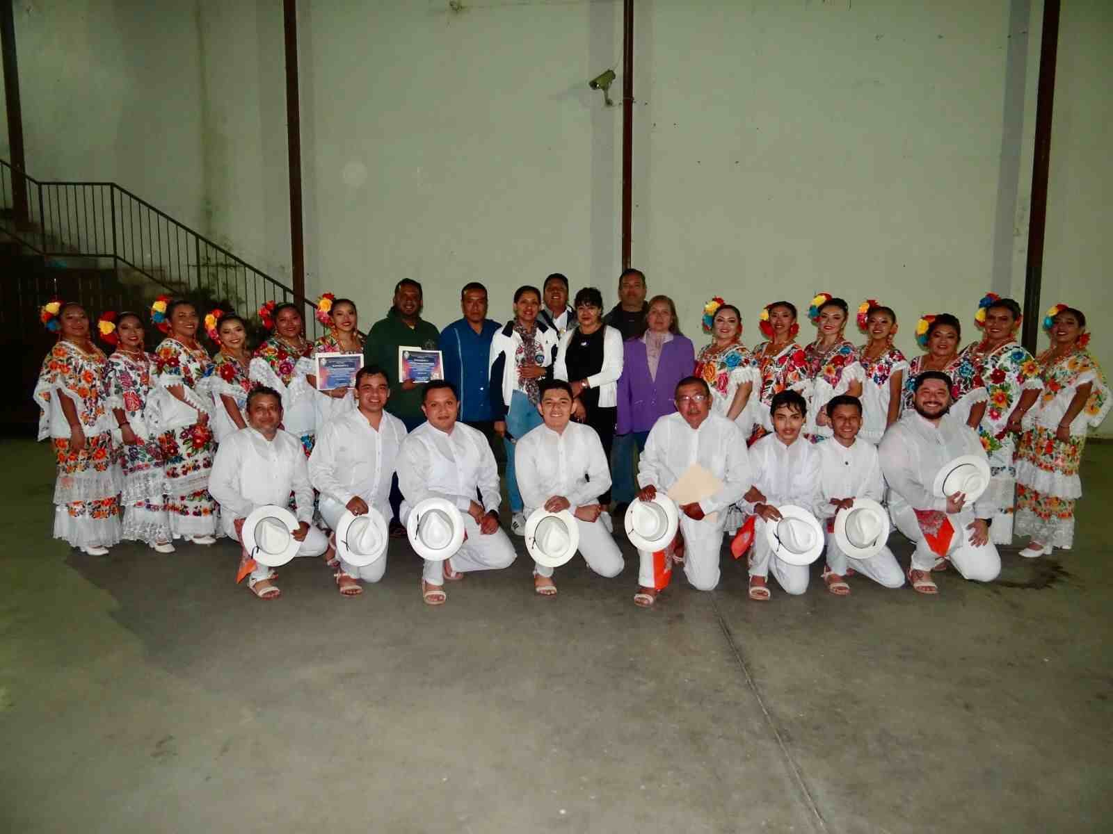 SE PRESENTA BALLET FOLKLÓRICO YUCATECO EN CHOCAMÁN