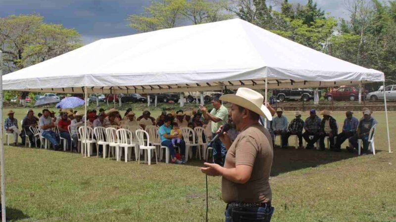 ALCALDE DE ZENTLA PONE EN MARCHA PROGRAMA “HORAS MÁQUINA”