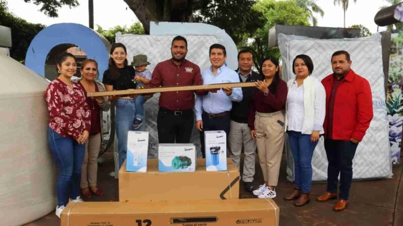 BENEFICIAN AUTORIDADES MUNICIPALES Y CONGREGACIÓN MARIANA TRINITARIA A 71 FAMILIAS