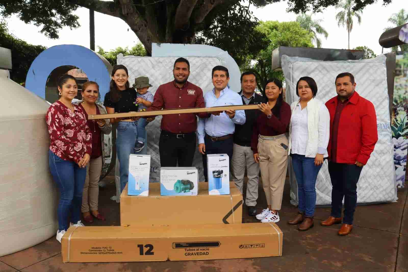 BENEFICIAN AUTORIDADES MUNICIPALES Y CONGREGACIÓN MARIANA TRINITARIA A 71 FAMILIAS