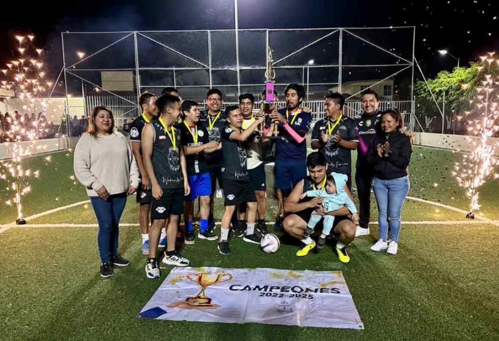 “UN QUE HACER” SE CORONA CAMPEONES