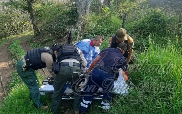 TAXISTA BAJA A MENOR EMBARAZADA DE LA UNIDAD; DIO A LUZ EN LOS MATORRALES