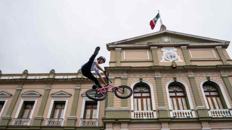 CICLISTAS ACROBÁTICOS MUESTRAN SUS MEJORES TÉCNICAS