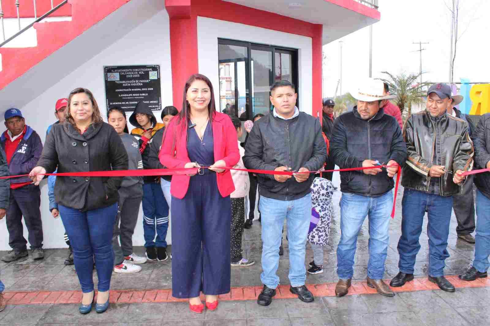 REINAUGURA ALCALDESA PARQUE DE NUEVA VAQUERÍA