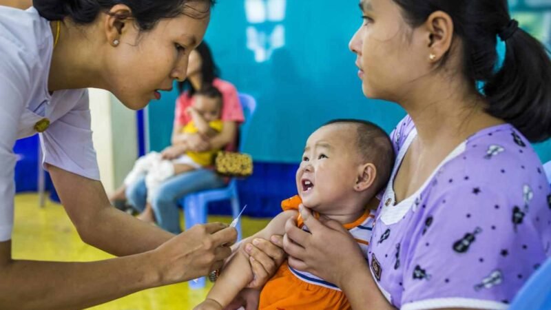 LA PANDEMIA DE COVID-19 CAUSO EL MAYOR RETROCESO EN LA VACUNACION DE LOS ULTIMOS 30 AÑOS