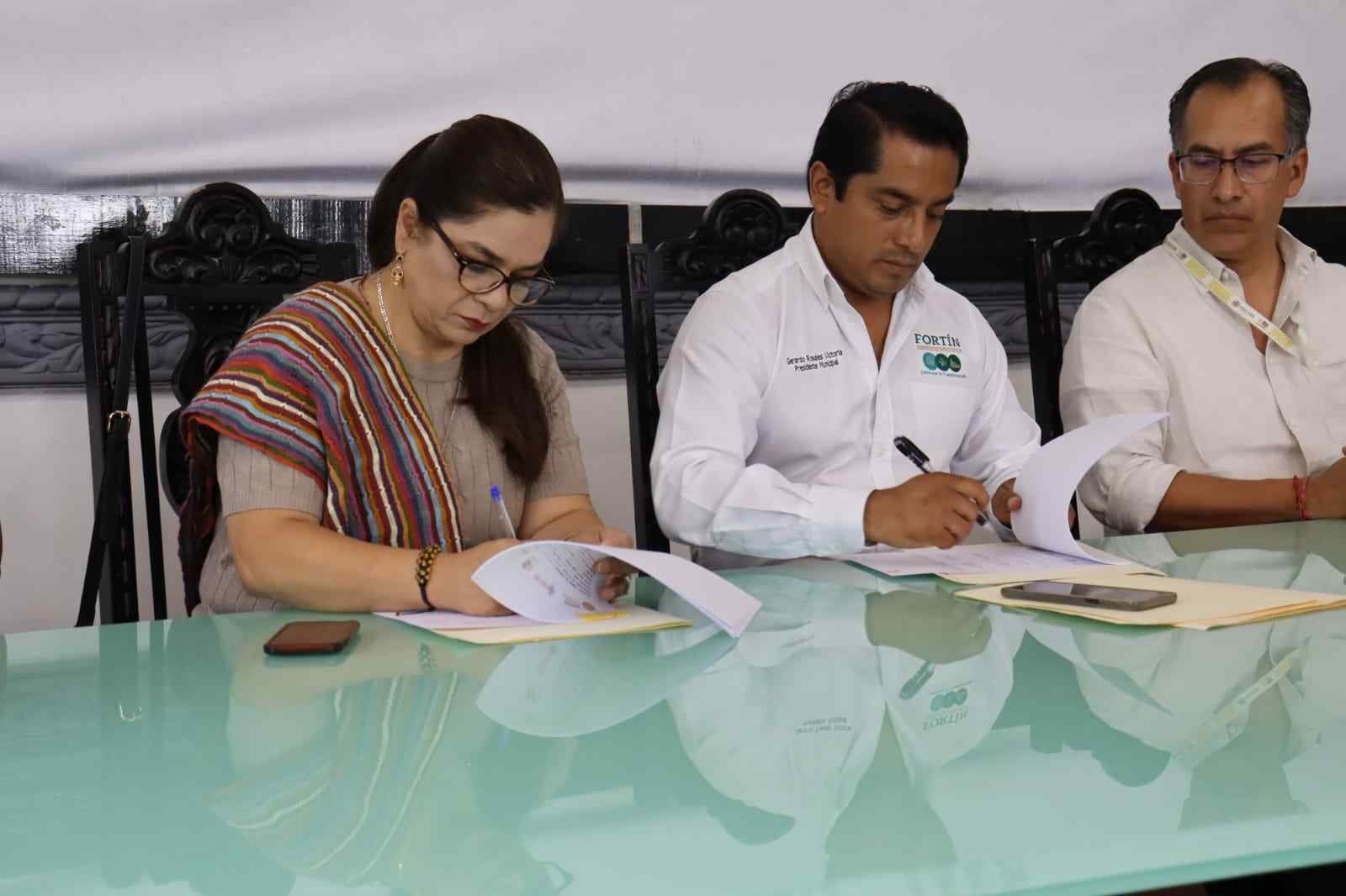 FIRMA AYUNTAMIENTO DE FORTÍN CONVENIO CON IVEC