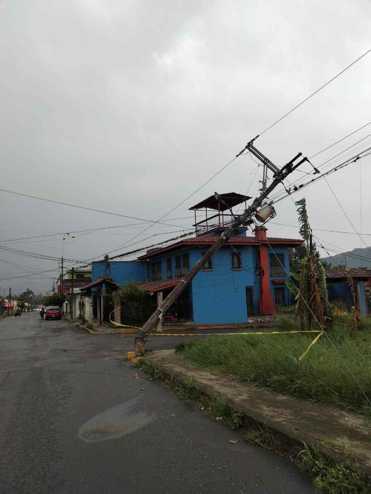 ATIENDEN AFECTACIONES TRAS SURADA Y FUERTE LLUVIA