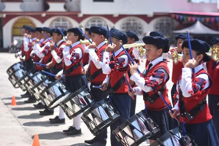 PRIMARIA DE TOMATLÁN GANA CONCURSO DE BANDAS DE GUERRA