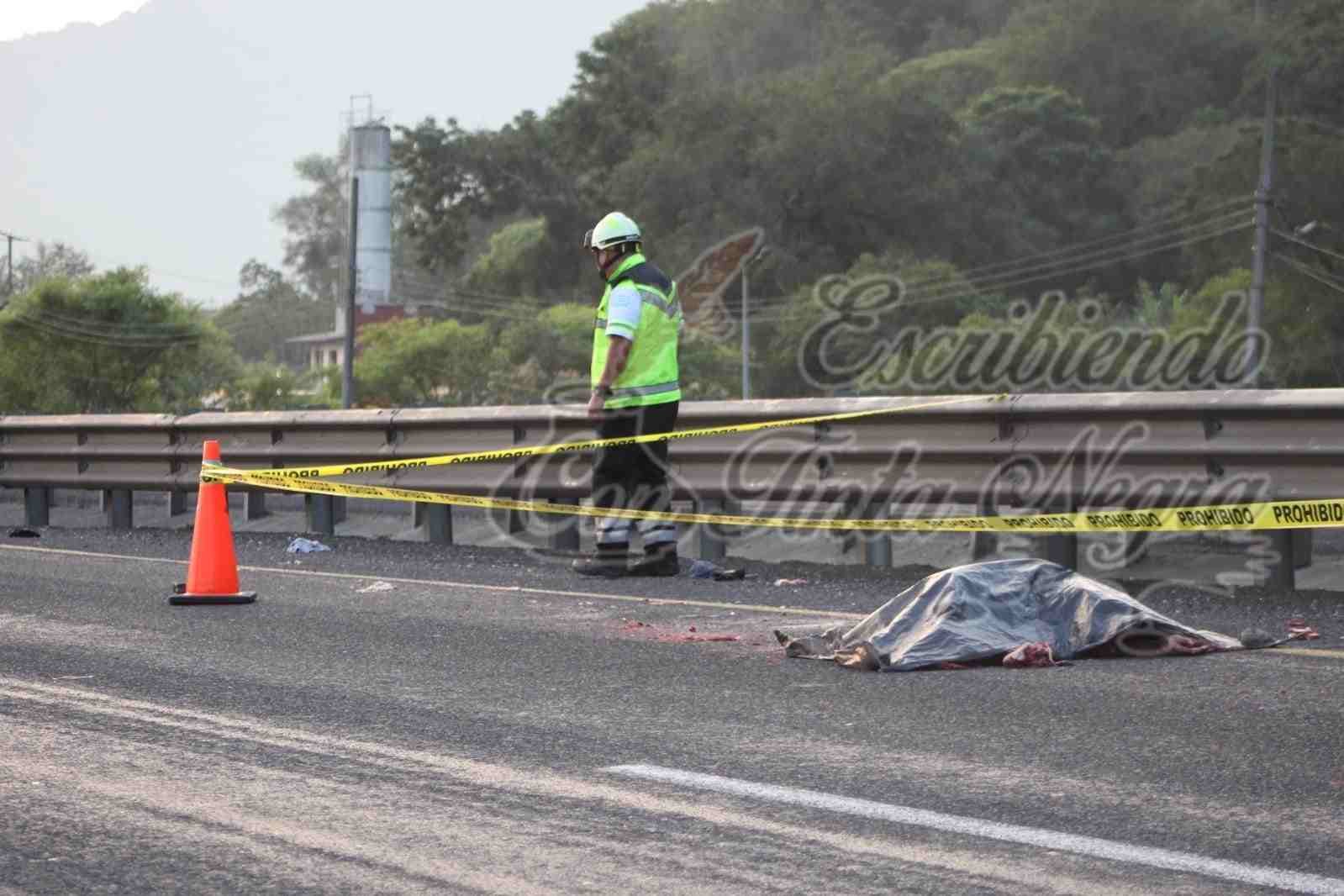 CAMIÓN ATROPELLA Y MATA A MOTOCICLISTA