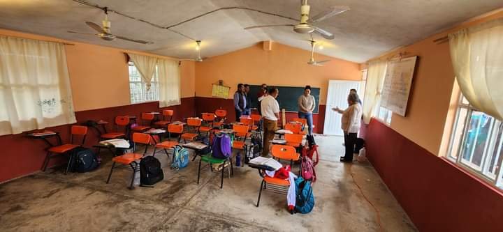 VENTURA DEMUNER ENTREGA REHABILITACIÓN EN TELESECUNDARIA DE HUATUSCO