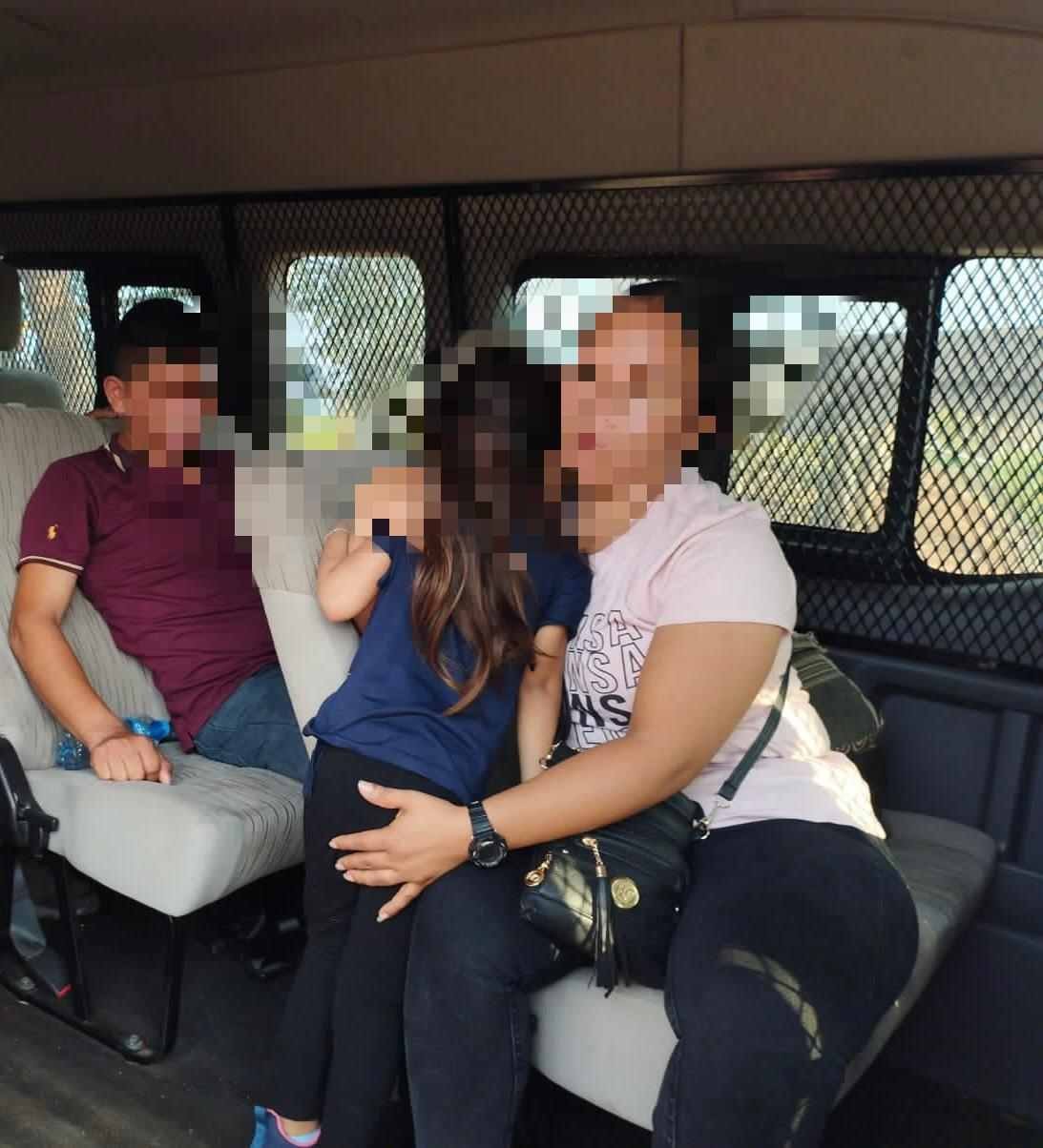 INTERCEPTAN A 83 INDOCUMENTADOS