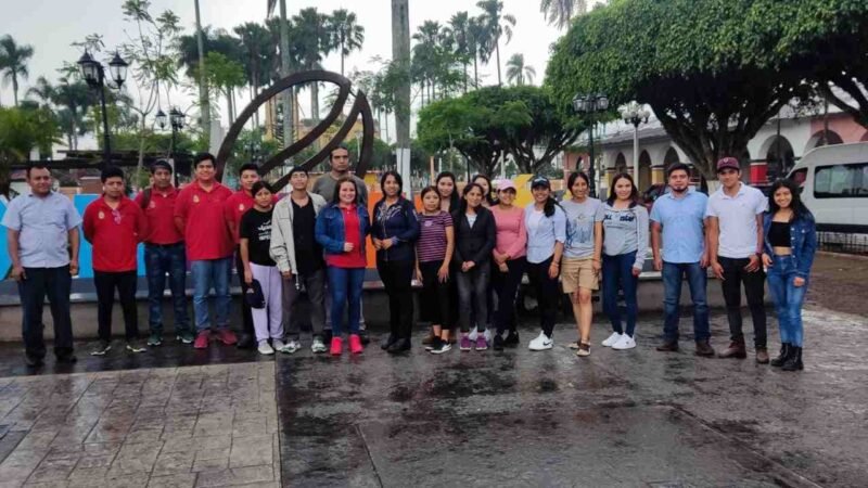 ESTUDIANTES DE HIDALGO REALIZAN VISITA A CAFETALES DE IXHUATLÁN