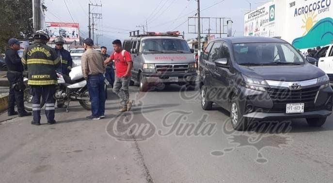 CHOCA MOTOCICLISTA CONTRA CAMIONETA