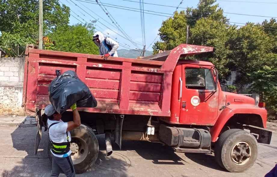 RECOLECTAN DOS TONELADAS DE CACHARROS EN ATOYAC