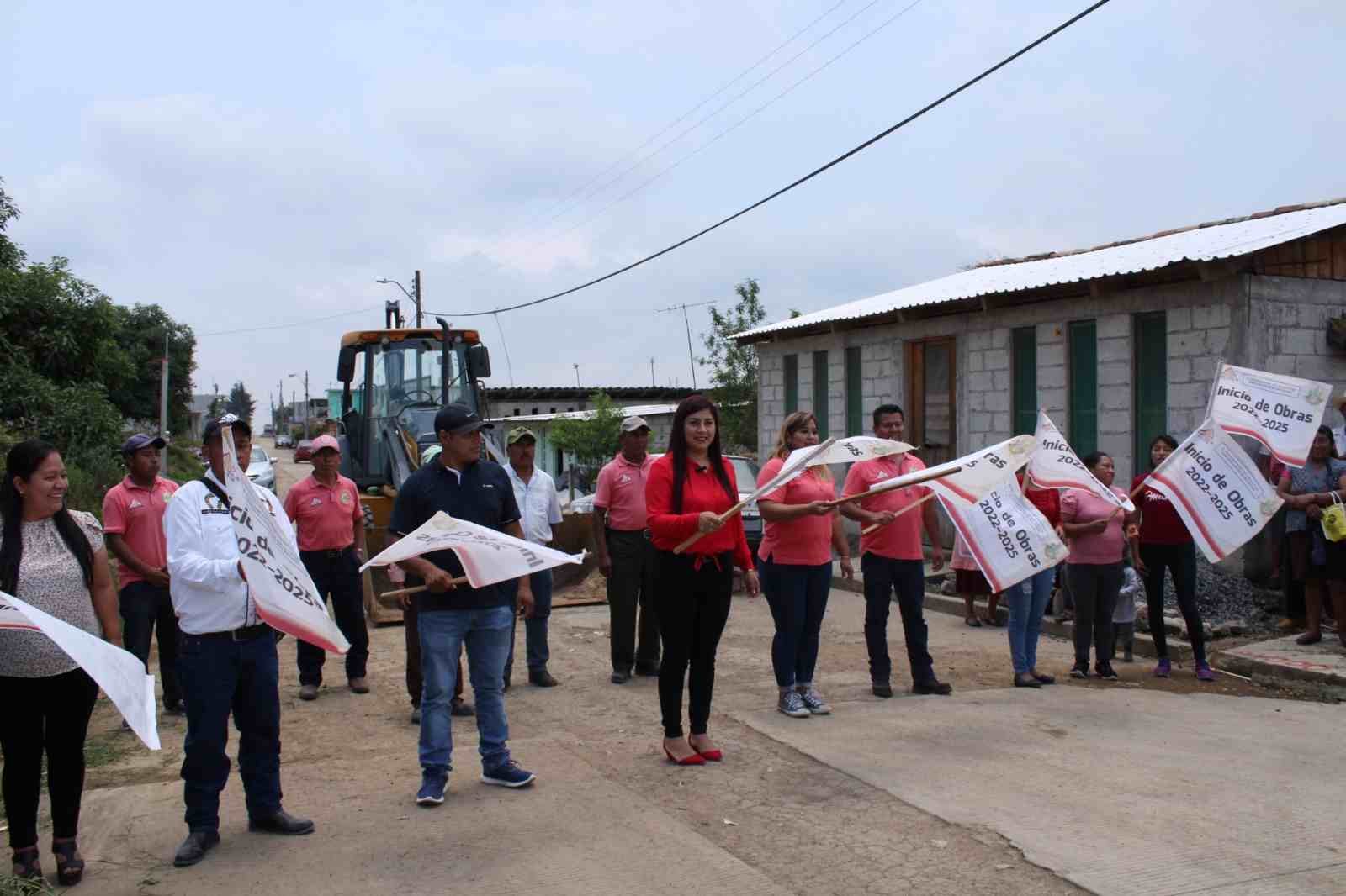 GUADALUPE ROSAS DA BANDERAZO DE REHABILITACIÓN DE CALLE