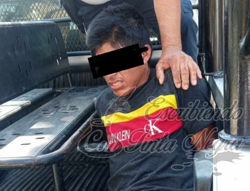 APUÑALA A PAREJA DE ANCIANOS; VECINOS LO DETIENEN