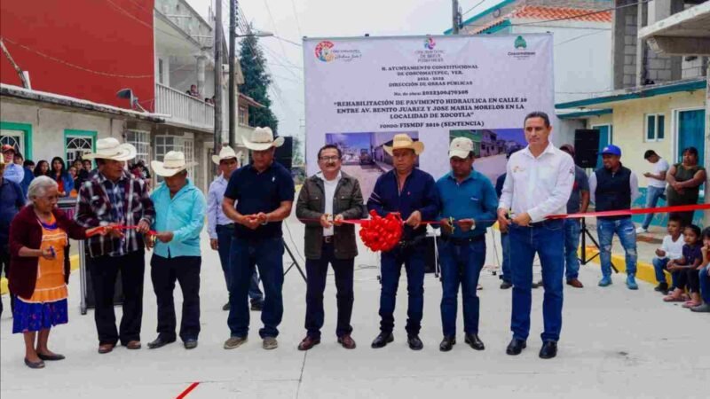 INAUGURA ALCALDE VIALIDADES EN XOCOTLA