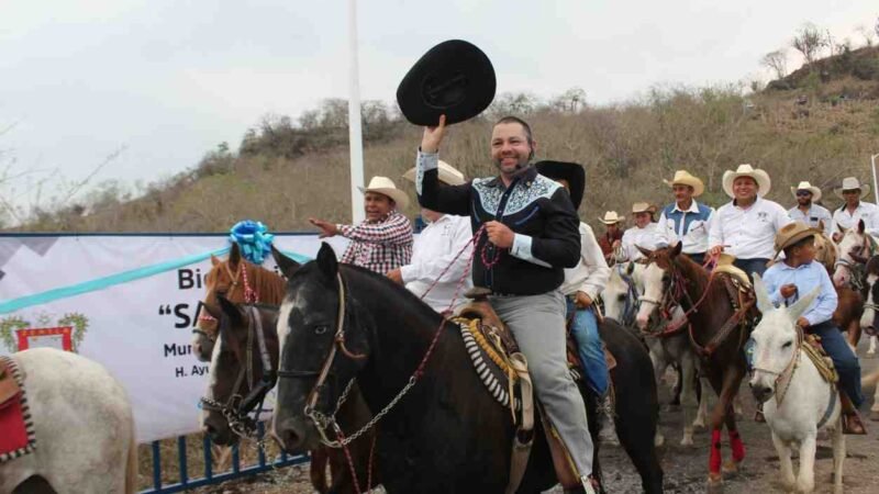 INAUGURA ALCALDE DE ZENTLA PAVIMENTACIÓN EN SAN JORGE