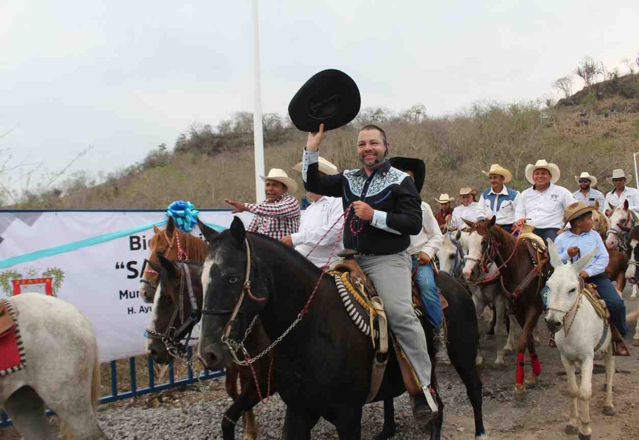 INAUGURA ALCALDE DE ZENTLA PAVIMENTACIÓN EN SAN JORGE