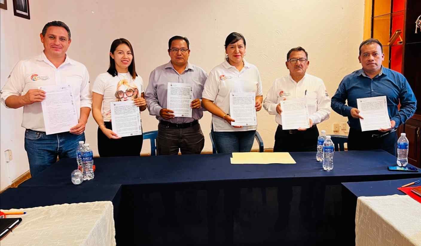 FIRMA ALCALDE DE COSCO CONVENIO DE COLABORACIÓN CON UNIVERSIDAD DE BIENESTAR