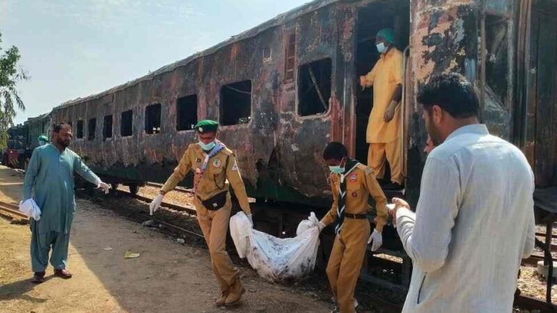 MUEREN 7 EN INCENDIO DE TREN