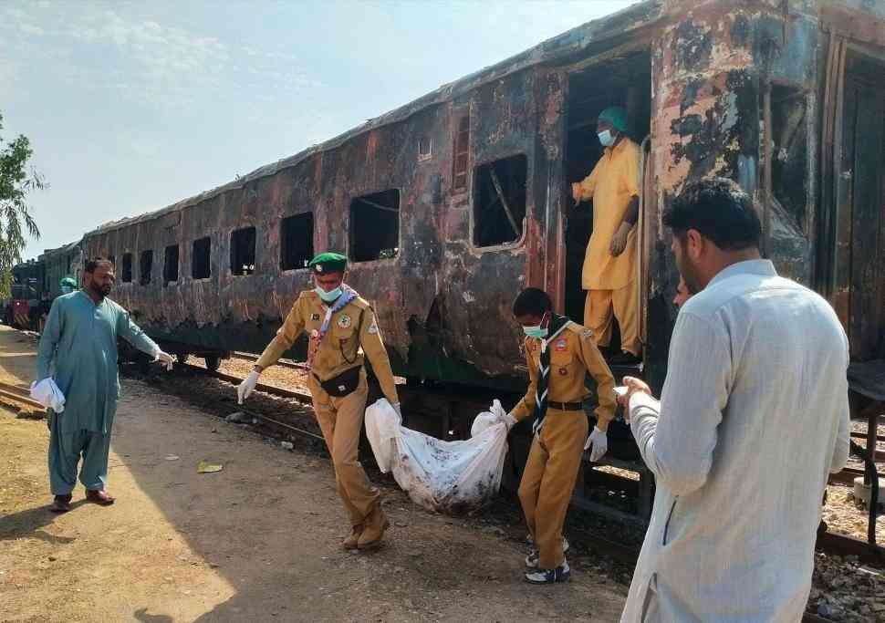 MUEREN 7 EN INCENDIO DE TREN